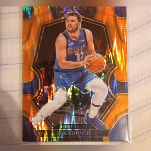 Luka Doncic No.151 2022-23 Panini Select Premier Level Orange Flash